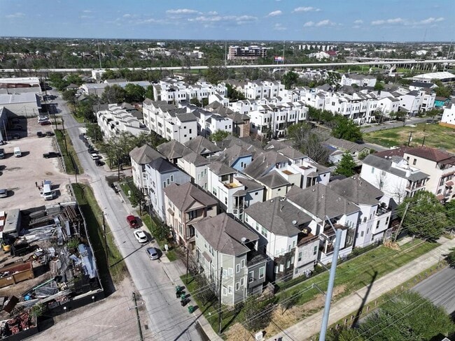 Building Photo - 2014 Sabine St