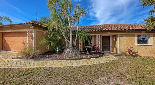 Building Photo - 4216 Plumosa Terrace