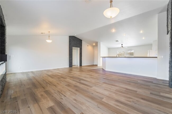 Building Photo - 186 Regal Sunset Ave