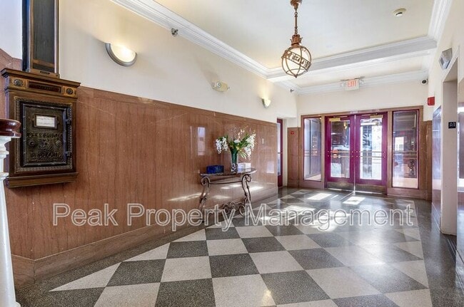 Building Photo - 212 E Clay St