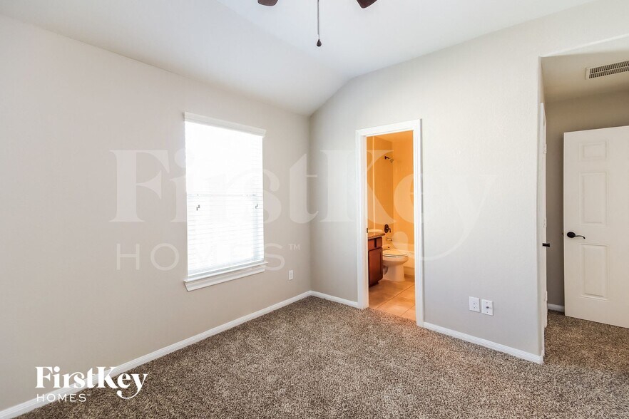 Building Photo - 10738 Clearview Villa Pl