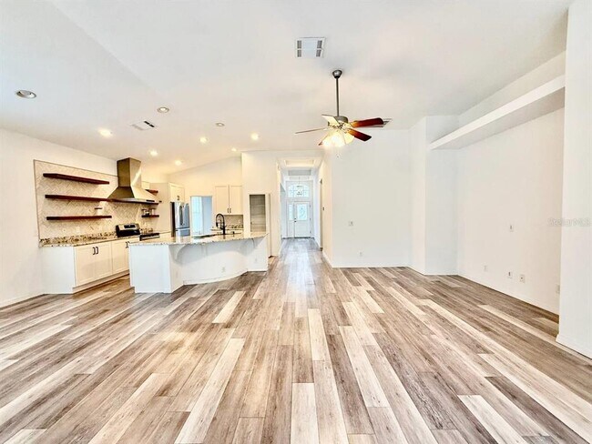 Building Photo - 10226 Evergreen Hill Dr