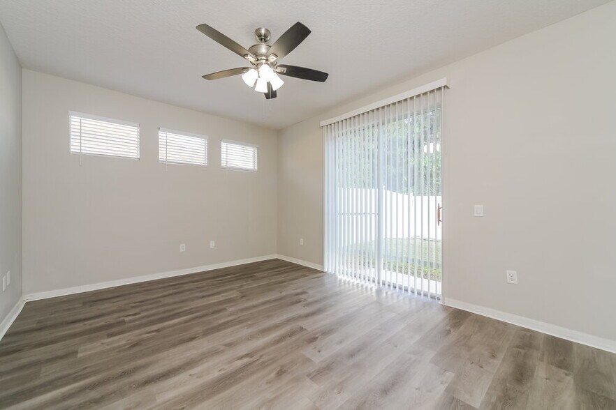 Building Photo - 2041 The Oaks Blvd