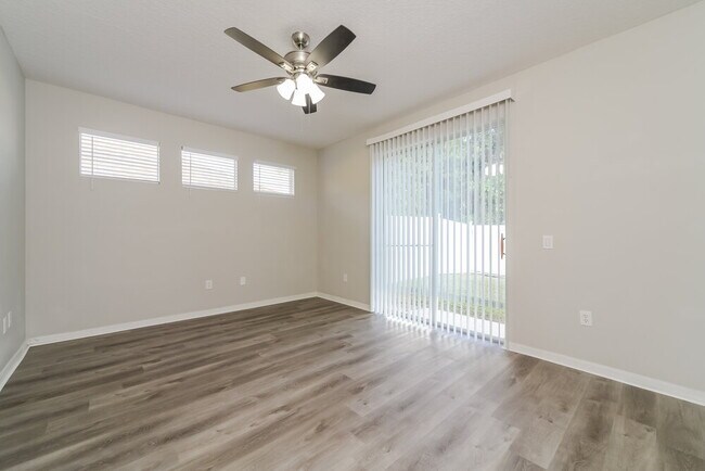 Building Photo - 2041 The Oaks Blvd