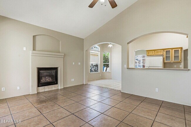 Building Photo - 1445 Paseo De Flor St