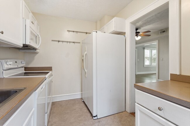 Building Photo - 3307 Kenmore Dr
