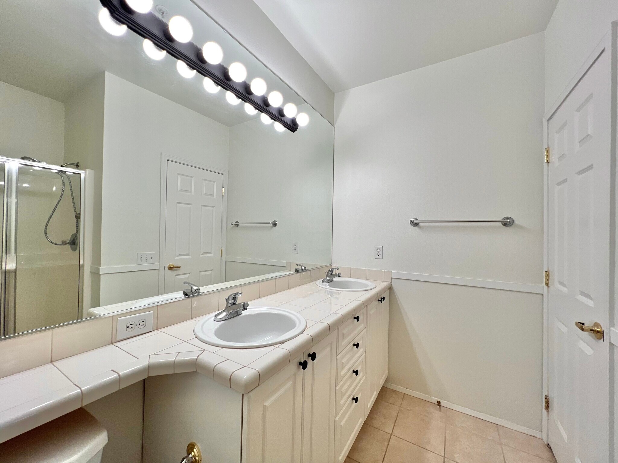 Building Photo - 12712 Admiralty Way