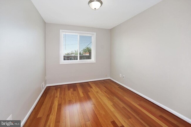 Building Photo - 1354 Adams St NE