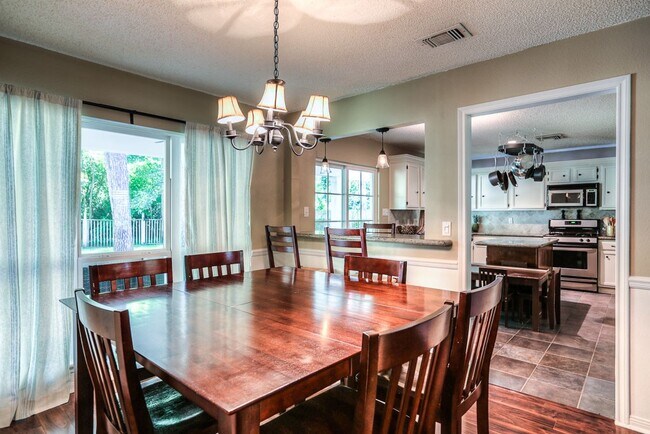 Building Photo - 24 Edgewood Forest Ct