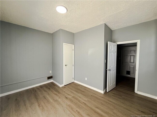 Building Photo - 459 Bay Shore Dr