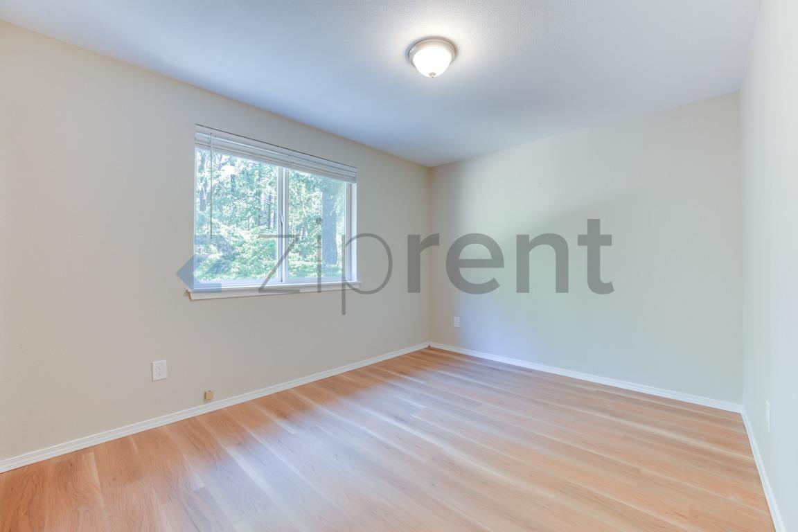 Building Photo - Unit n/a