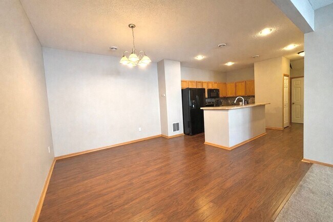 Building Photo - Gorgeous 2bed 2bath Townhome in Bailey’s Arbor