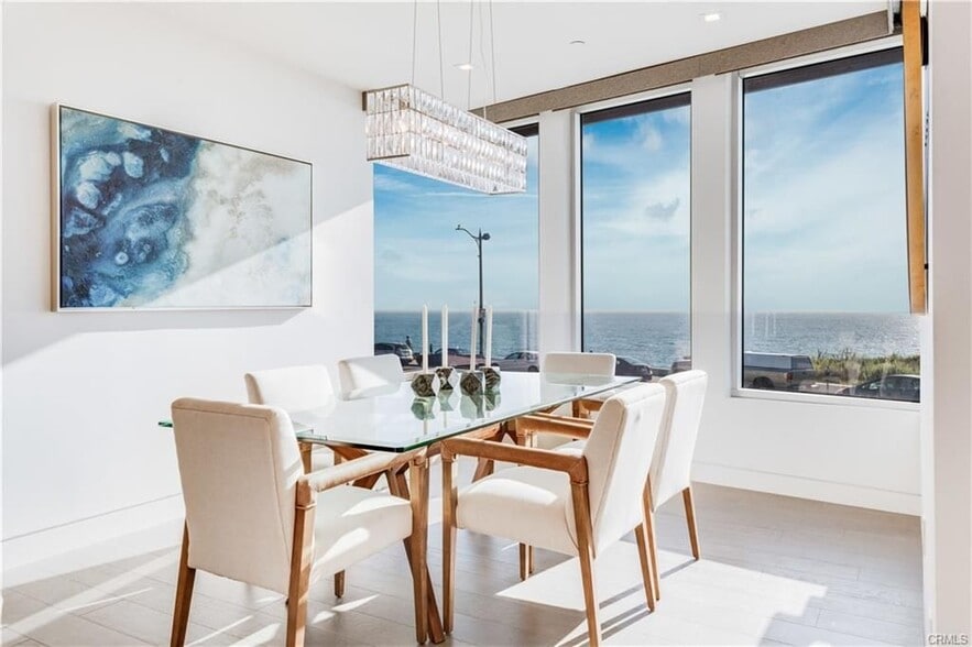 Building Photo - 810 Esplanade