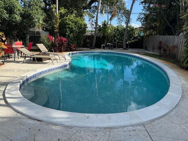 Building Photo - 2911 Monroe St