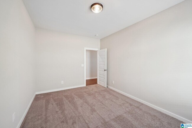 Building Photo - 129 Kings Wy