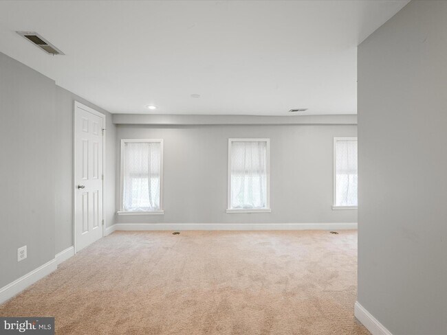 Building Photo - 5479 Main St