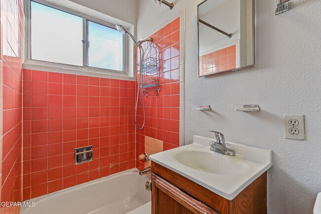 Building Photo - 5828 Sturgeon Dr