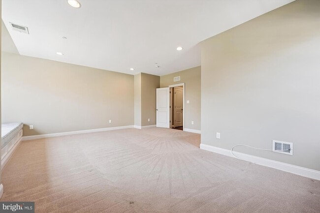Building Photo - 448 Salk Cir