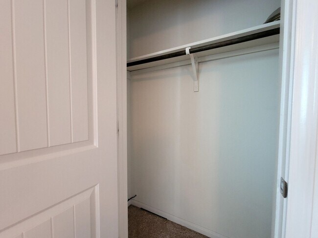 Building Photo - Beautiful 3 Bedroom, 2.5 Bath Home with Attached Garage & Tall Ceilings