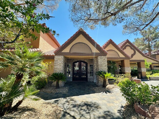 Building Photo - Beautiful 2 bed 2 bath condo in guard gated Residence at Canyon Gate community! Home features bea...