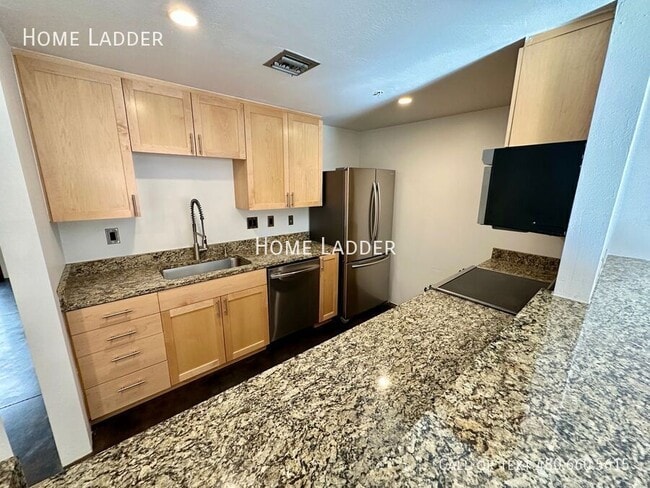 Building Photo - 620 N 4th Ave