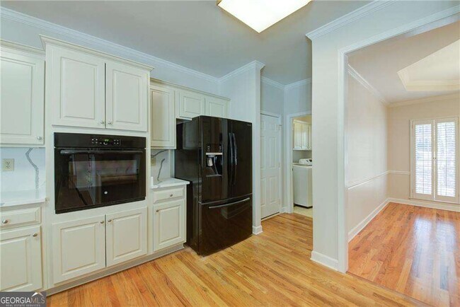 Building Photo - 2020 Ridge Gate Dr
