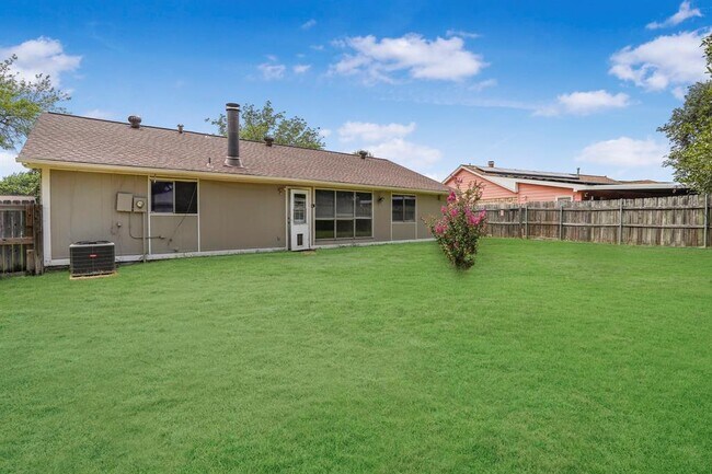 Building Photo - 7414 Broken Arrow St