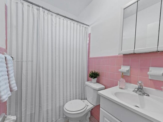 Building Photo - 2 bedroom in Hollywood FL 33020