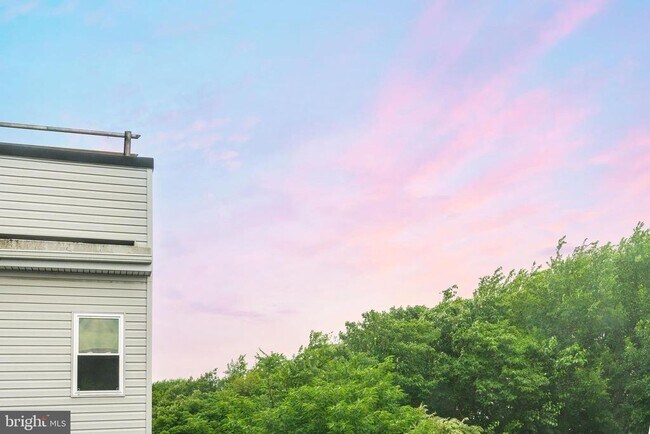 Building Photo - 2726 Edgemont St