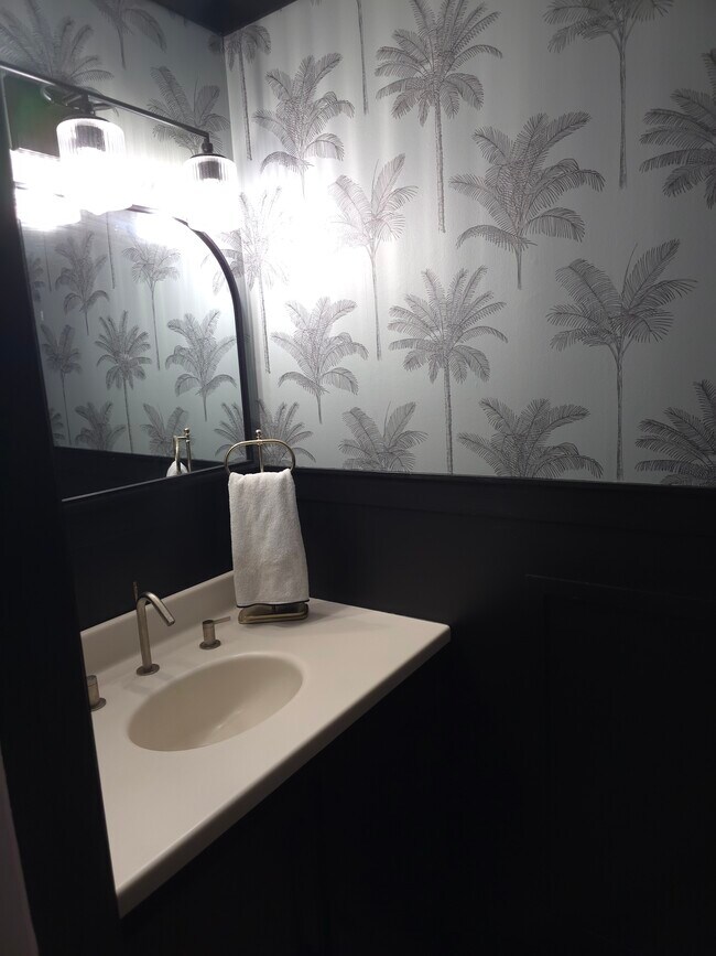 Building Photo - 1000 Mallery St Ext