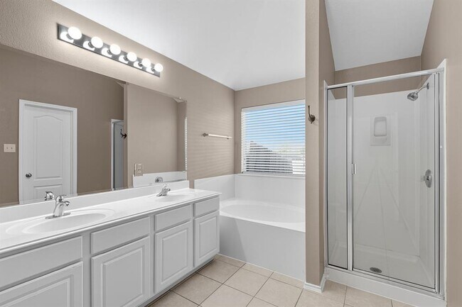 Building Photo - 257 Firwood N