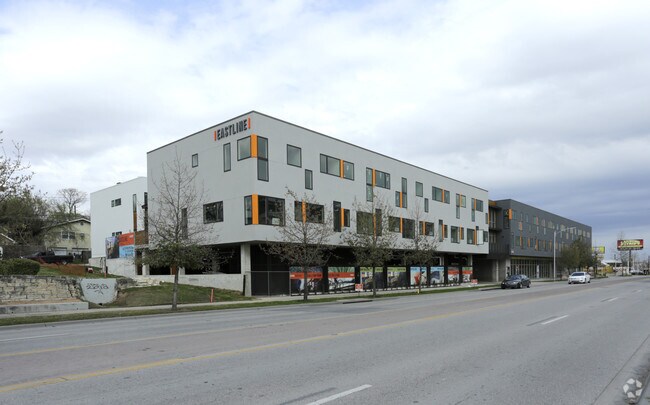 Primary Photo - 2000 E 7th St