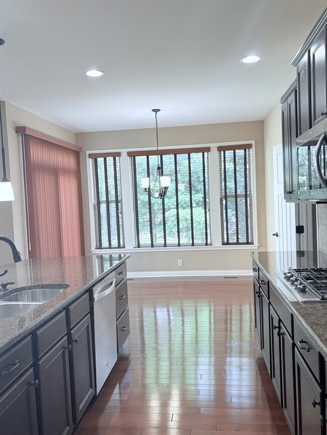 Building Photo - Charming 4 beds 2 bath in Lewis Center!