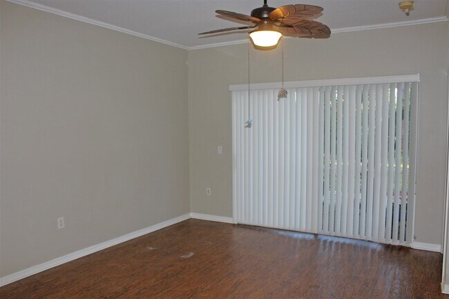 Building Photo - 550 Florida Club Blvd