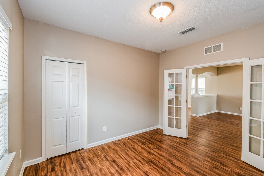 Building Photo - 211 Buck Run Way
