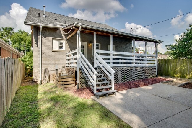 Building Photo - 1121 3rd Ave S