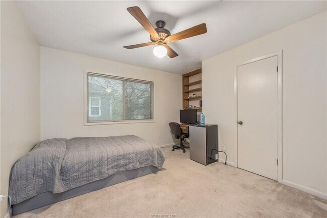 Building Photo - 1203 Hardwood Ln