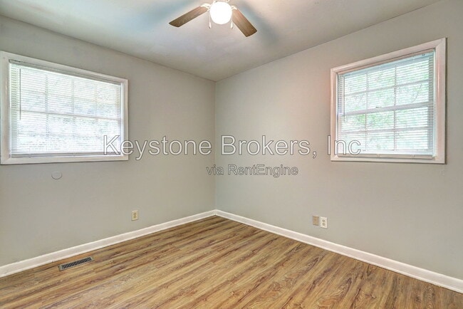 Building Photo - 2475 Groveland Cir N