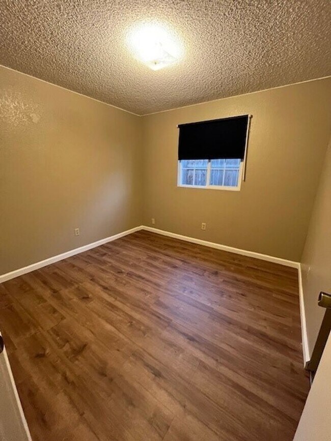 Building Photo - 5725 Sage Dr