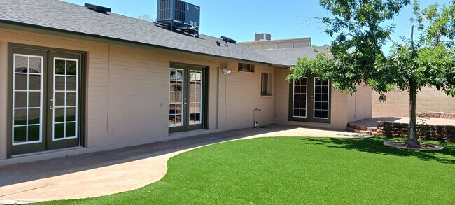 Building Photo - Beautifully Crafted 3 Bed 2 Bath Home in T...