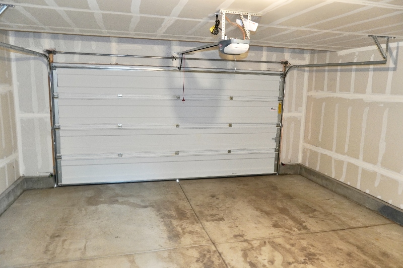 Building Photo - 7076 Preble Dr