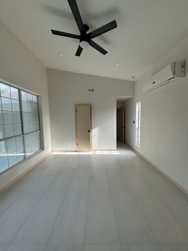 Building Photo - 1703 Terrace Dr
