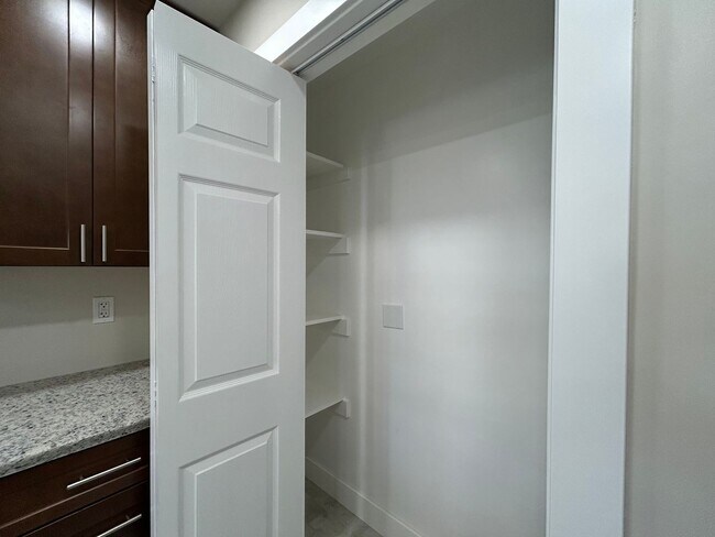 Building Photo - Rent Special! - Gorgeous 3 Bed + Bonus Roo...