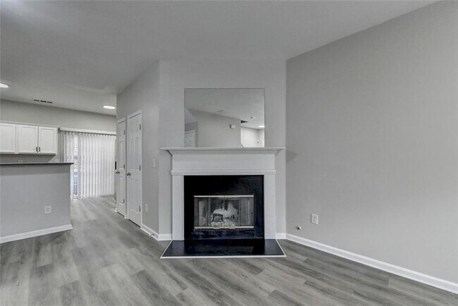 Building Photo - 903 Redwood Dr
