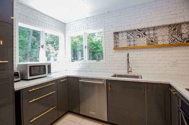 Building Photo - "3-Bedroom Home on Fox Hunt Lane in Southern Pines – Cozy Living Awaits!"