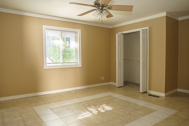 Building Photo - Three Bedroom Home in the Heart of Port Royal