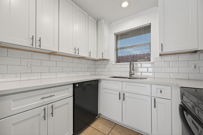 Building Photo - 2603 Shady Bayou Ln