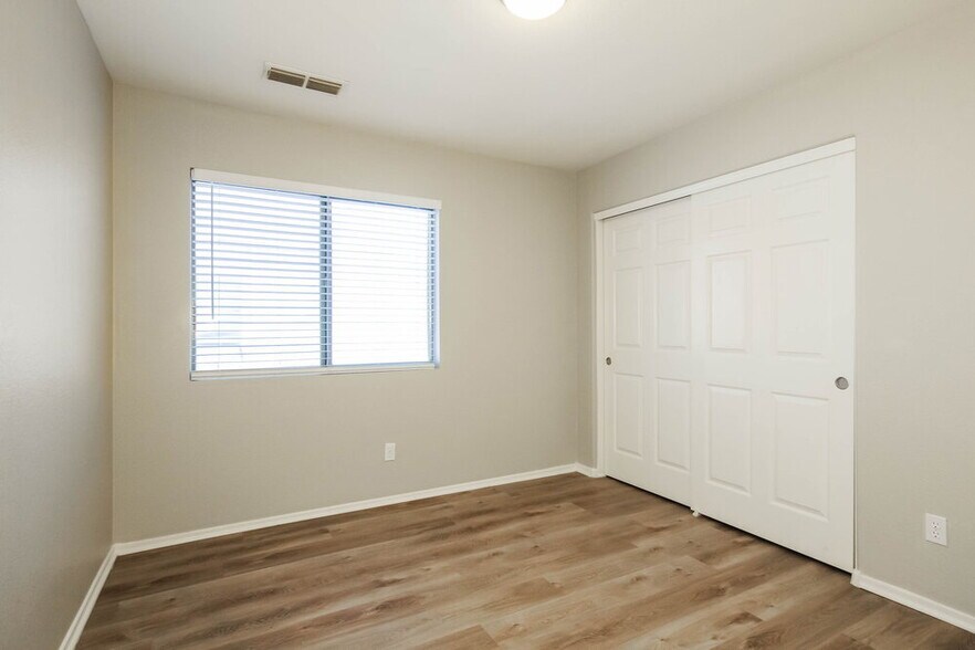 Building Photo - 10355 W Sunflower Pl