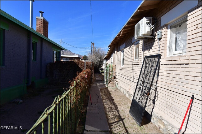 Building Photo - 3519 Douglas Ave