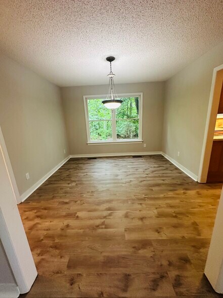 Building Photo - 3040 Middlewood Rd